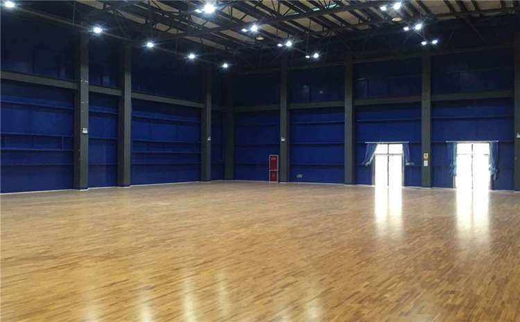 拼接板籃球場(chǎng)實(shí)木地板哪個(gè)品牌好?