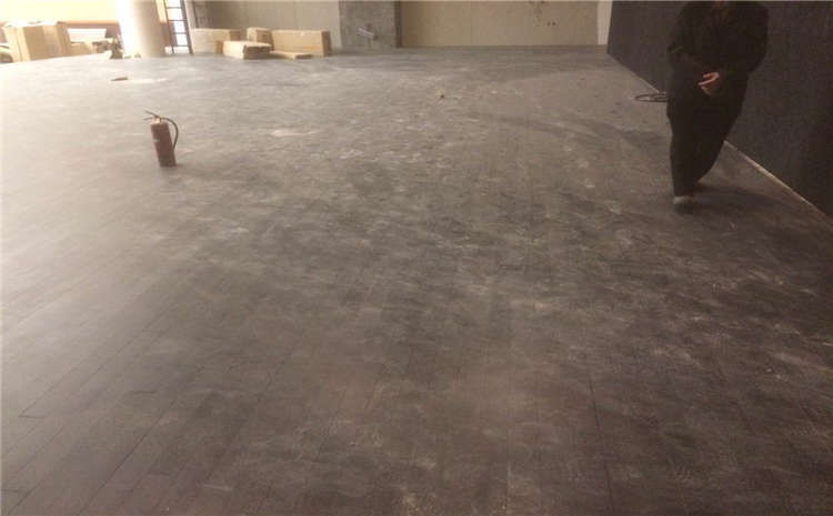 學校木地板籃球場怎么維修？