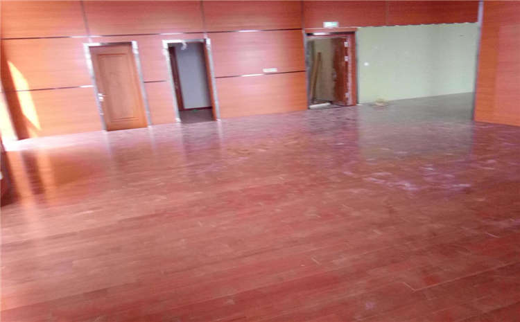 20厚羽毛球館木地板板式龍骨結構