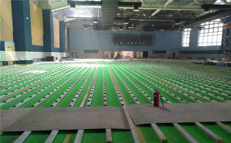 體育木地板如何穩定？