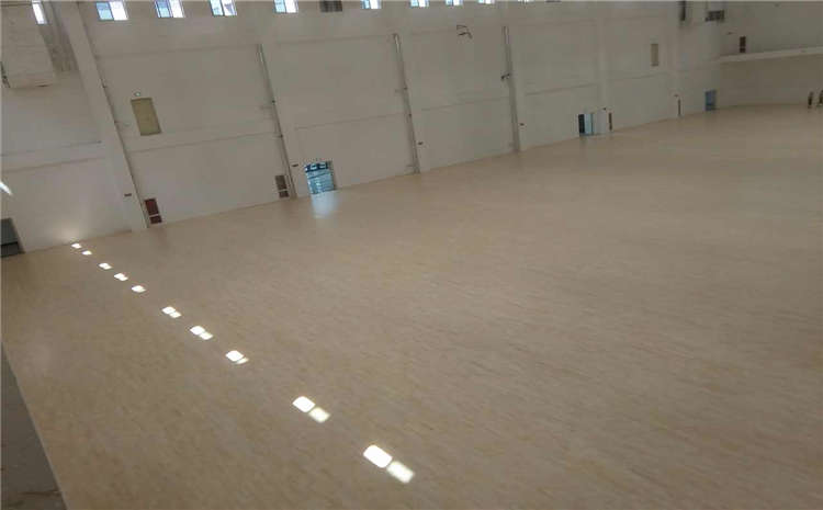 實木運(yùn)動地板單層龍骨結(jié)構(gòu)系統(tǒng)合算嗎？