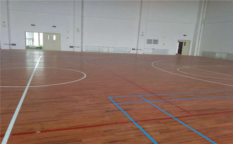 松木舞臺木地板怎么翻新？