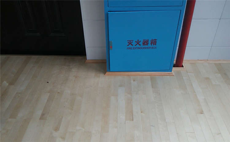 俄勒岡松體育運動地板怎么翻新?