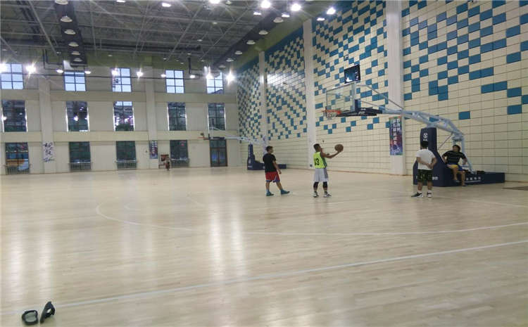 楓木實木運動地板多少錢一平米？