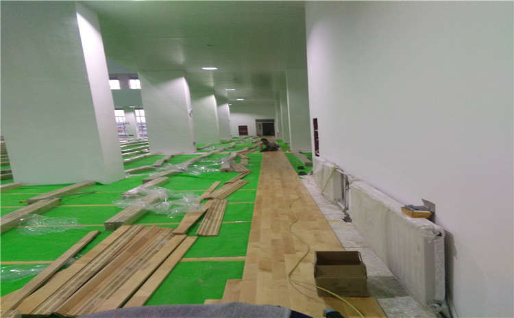 五角楓運動體育地板每平米價格