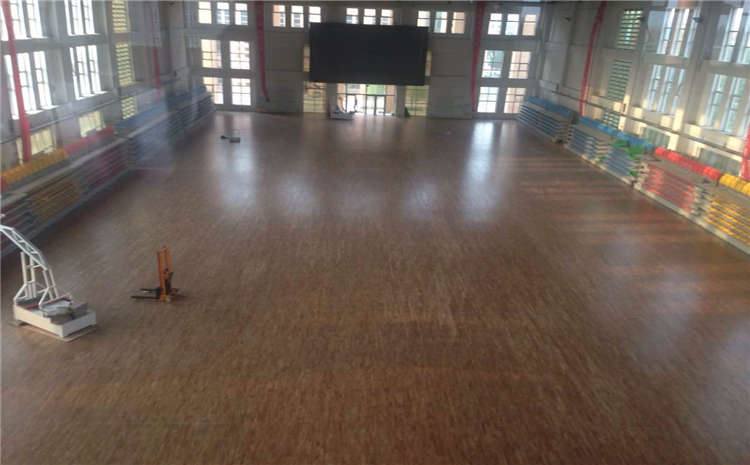 22厚羽毛球館木地板一般多少錢(qián)？