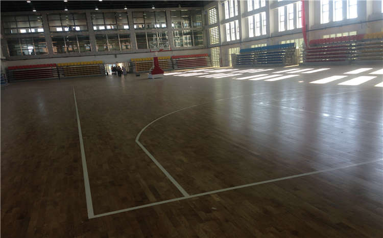 22厚運動籃球地板怎么翻新？