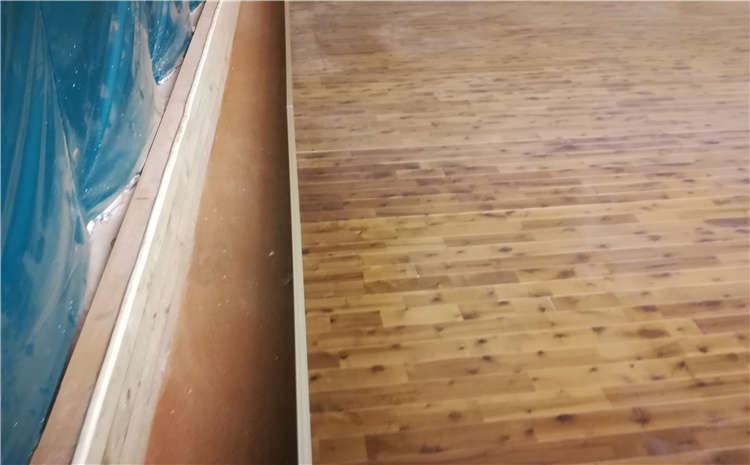 拼接板體育館實(shí)木地板一般多少錢？