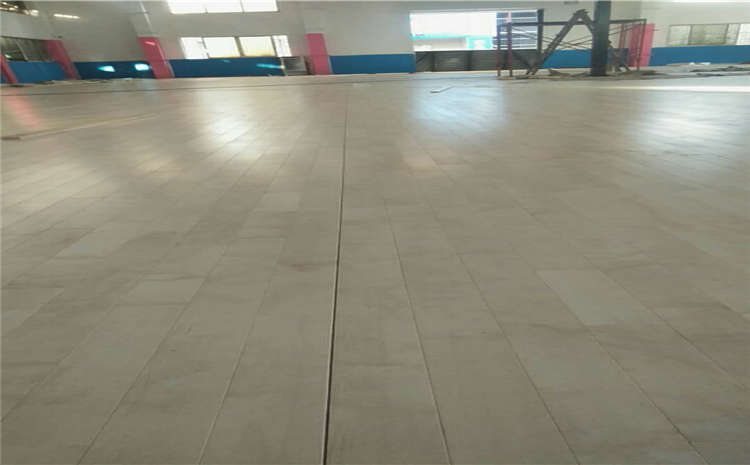 20厚羽毛球館木地板結構