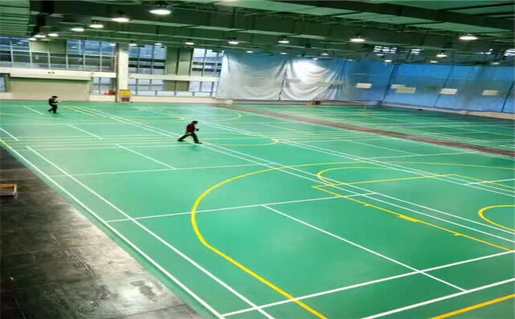 柞木風雨操場運動地板怎么翻新?