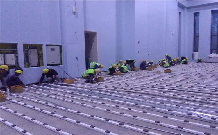 松木舞臺木地板怎么翻新？