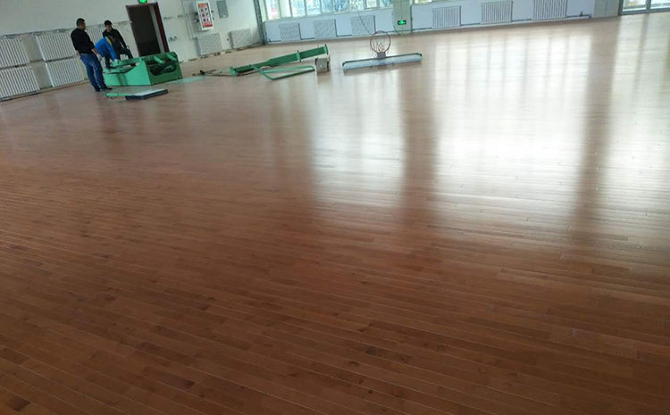 學校籃球場地木地板圖片及價格